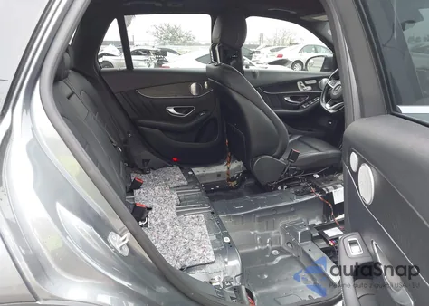 2018 Mercedes-Benz Glc 300 4Matic z USA, uszkodzony, nr VIN WDC0G4KB3JV044526